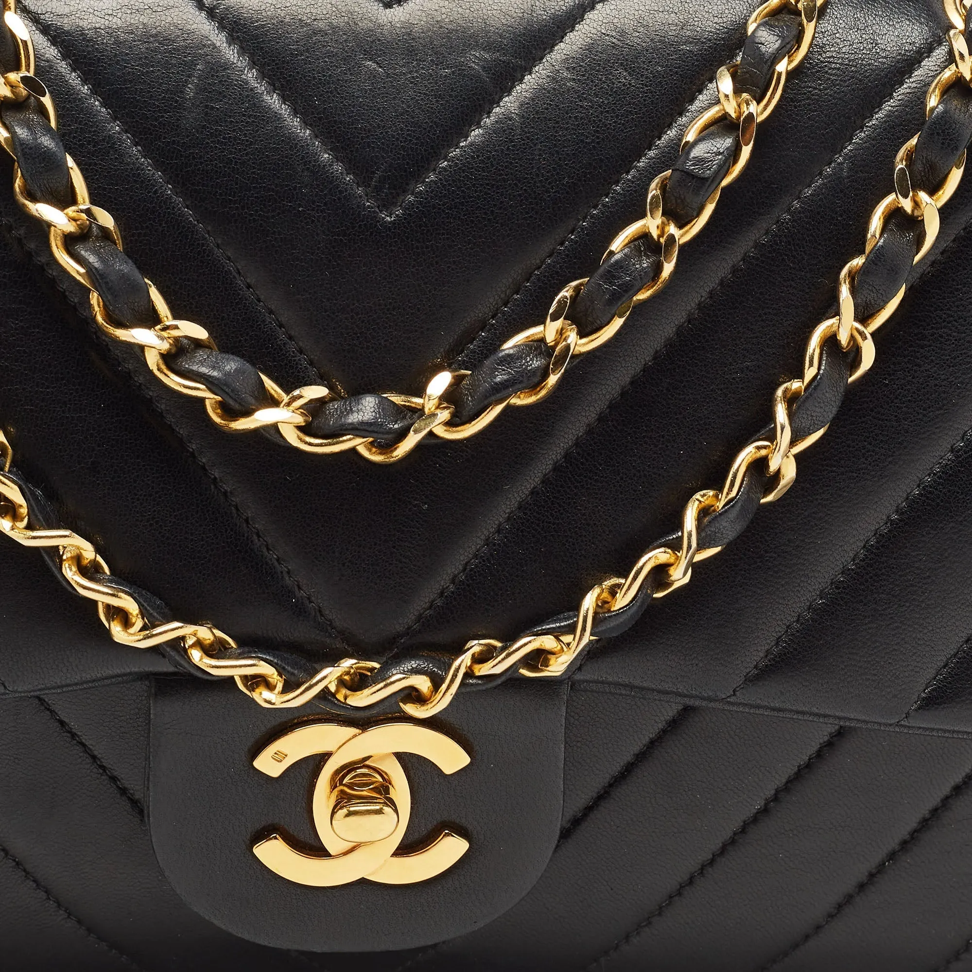 CHANEL Black Chevron Leather Medium Classic Double Flap Bag