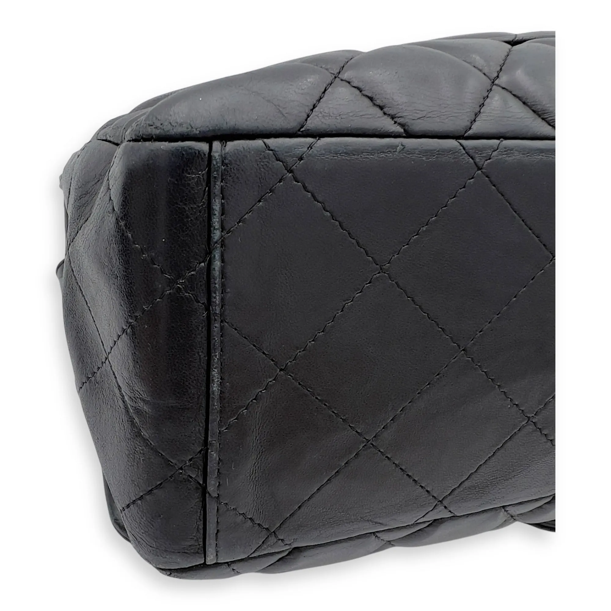 Classic Maxi Black Shoulder Bag in Lambskin, Silver hardware