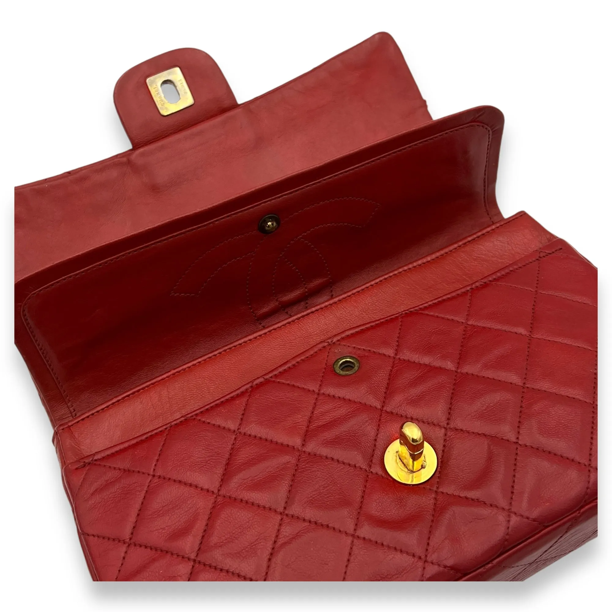 Classic Small Red Shoulder Bag in Lambskin, Gold hardware