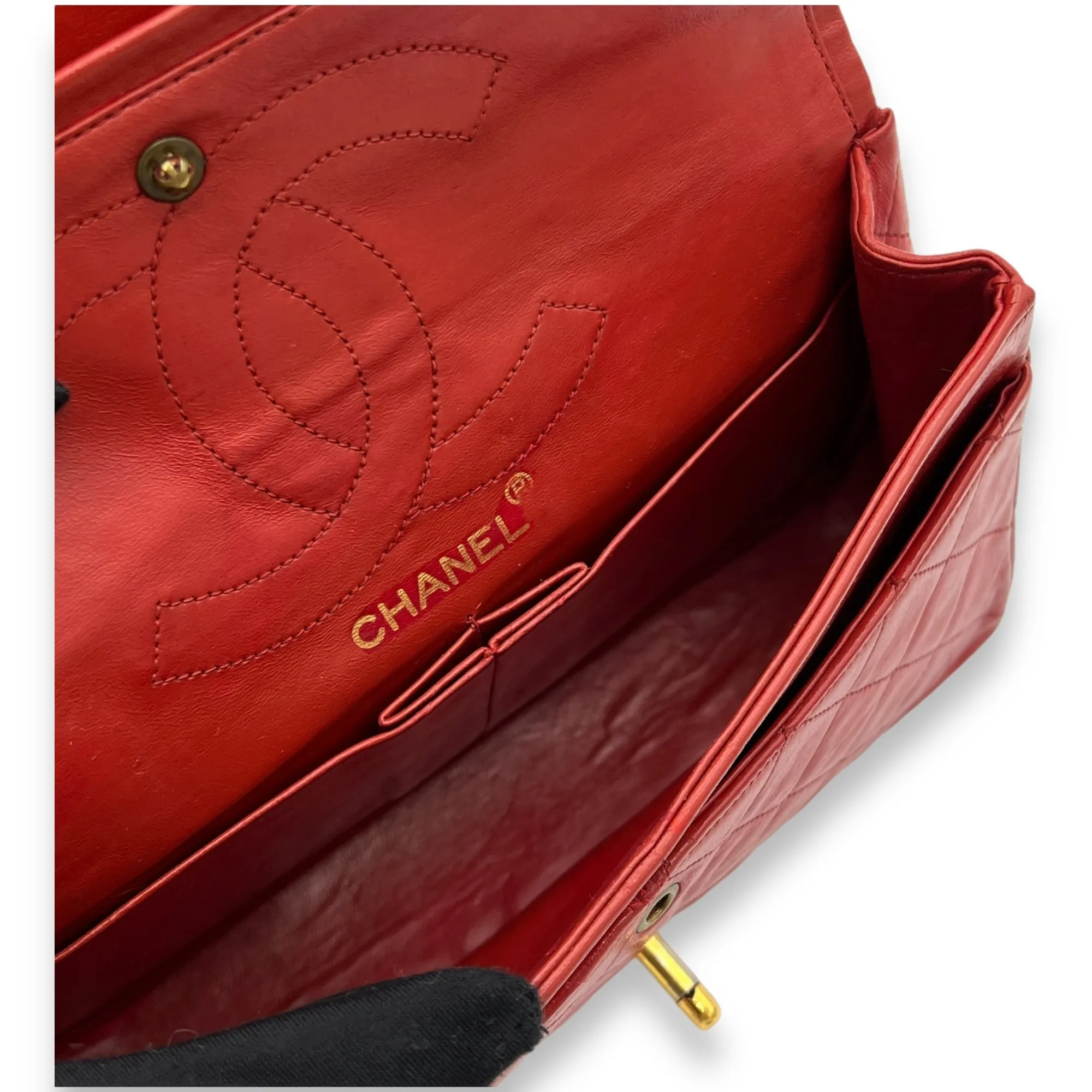 Classic Small Red Shoulder Bag in Lambskin, Gold hardware