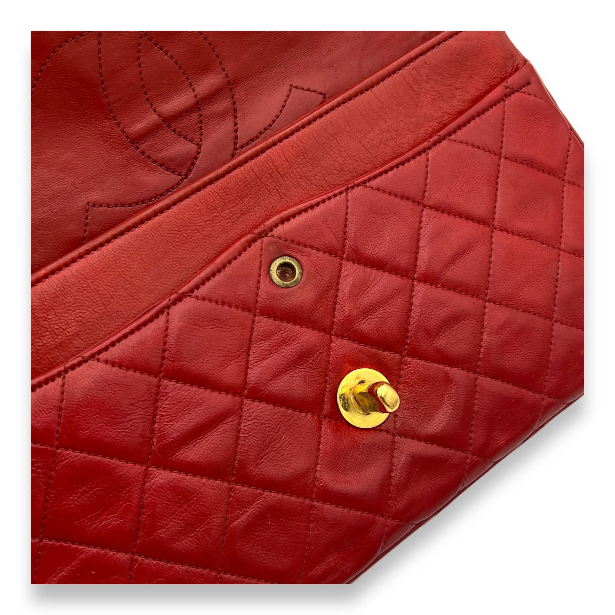 Classic Small Red Shoulder Bag in Lambskin, Gold hardware